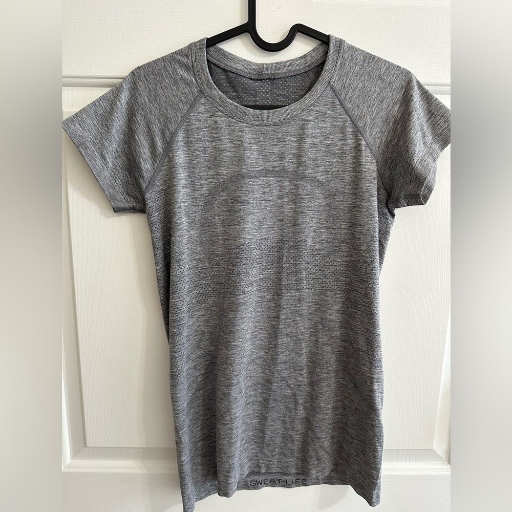 Grey, short-sleeve, Lululemon Swiftly Tech 2.0 shirt — Lululemon — size 6